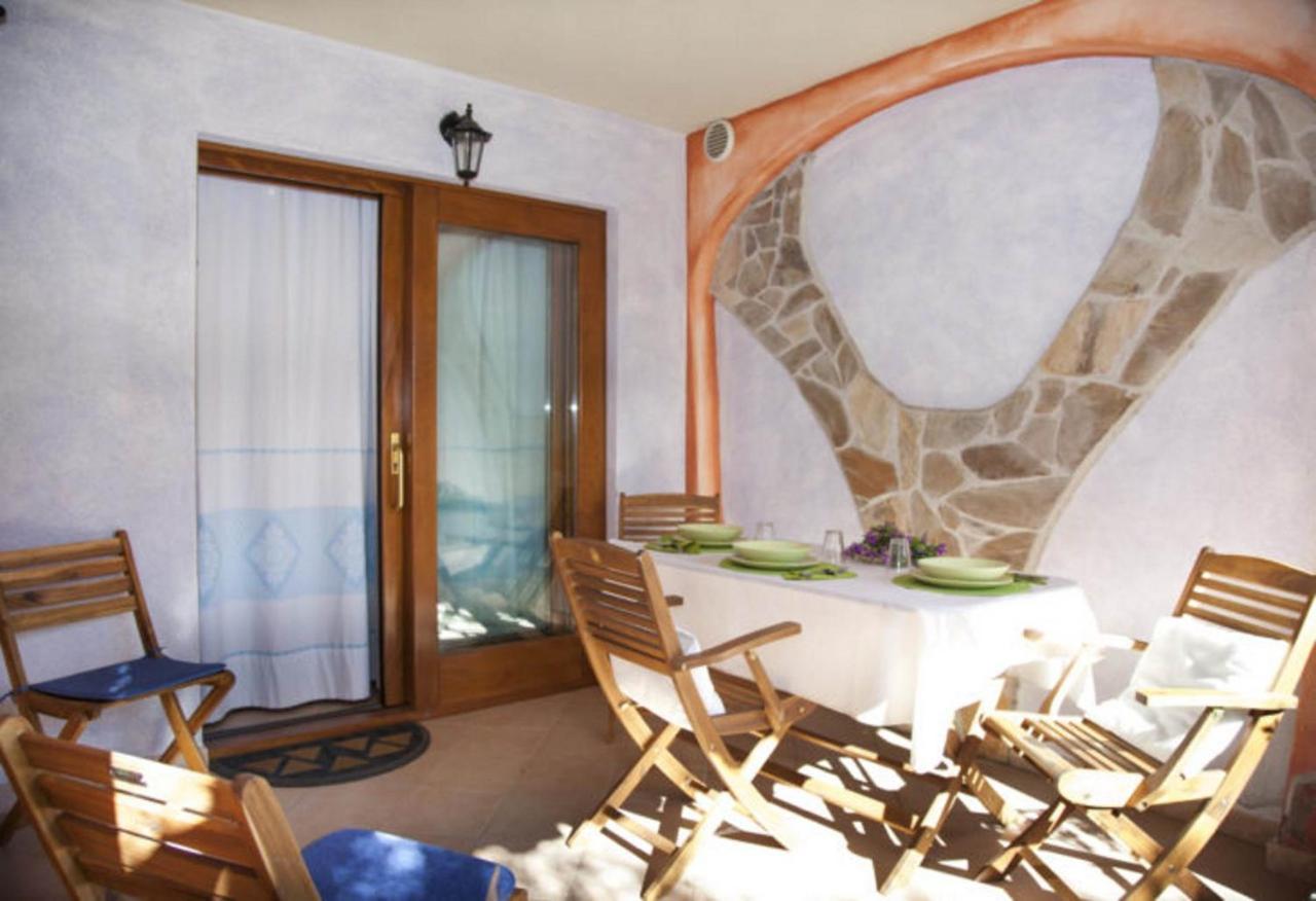 Li Rocchi Appartement San Teodoro  Buitenkant foto